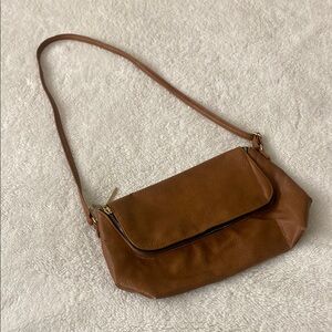 Elegant Tan Leather Shoulder Bag